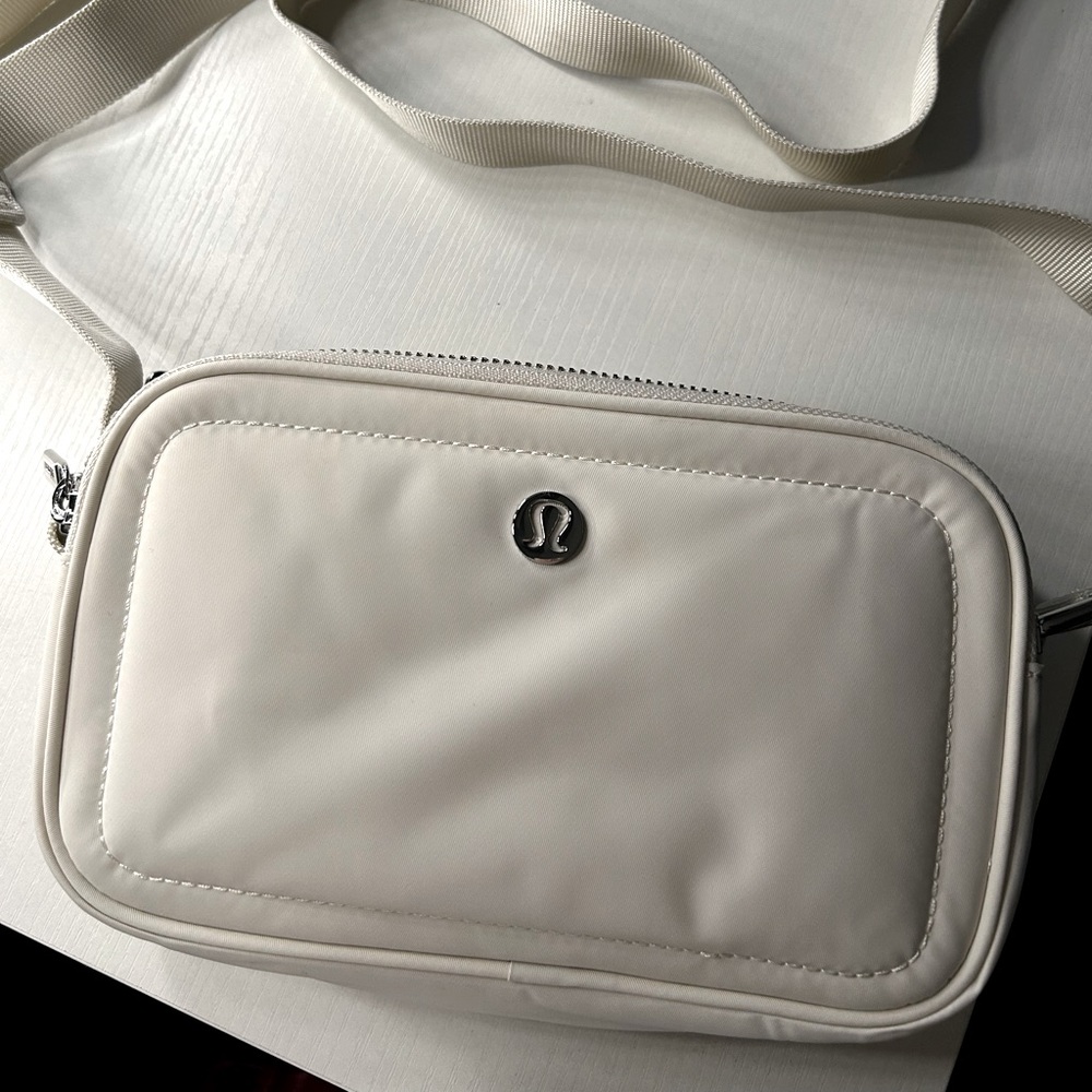lululemon camera bag 2L